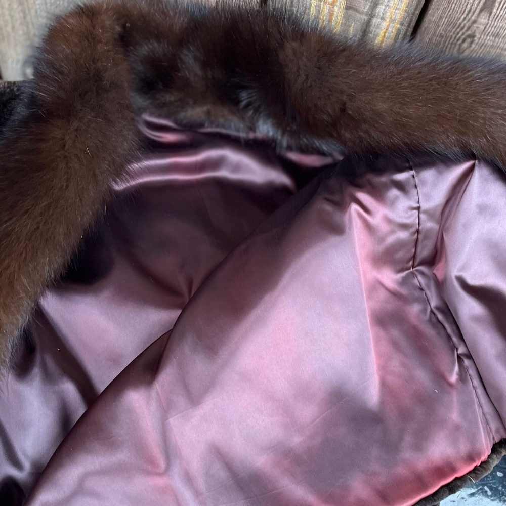 Vintage Fur size Small.  No flaws.  Thick, Soft and supple. - Picture 7 of 8